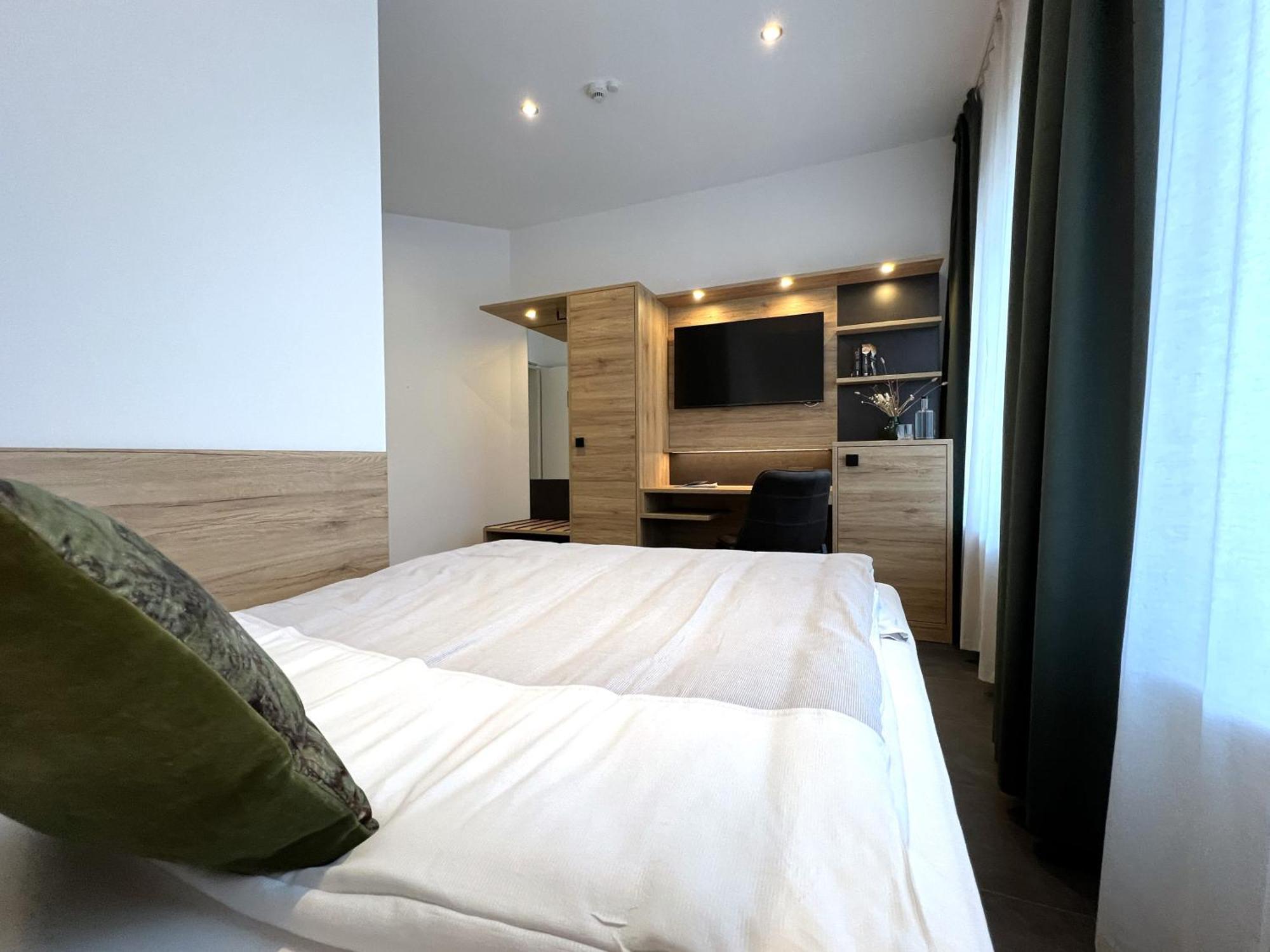 Haus Kuckenberg Hotell Burscheid Eksteriør bilde